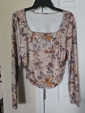 Women’s Light Mauve Floral Scoop-Neck Long Sleeve Tee
